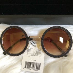 Super cute Black Crystalized Round Sunnies.